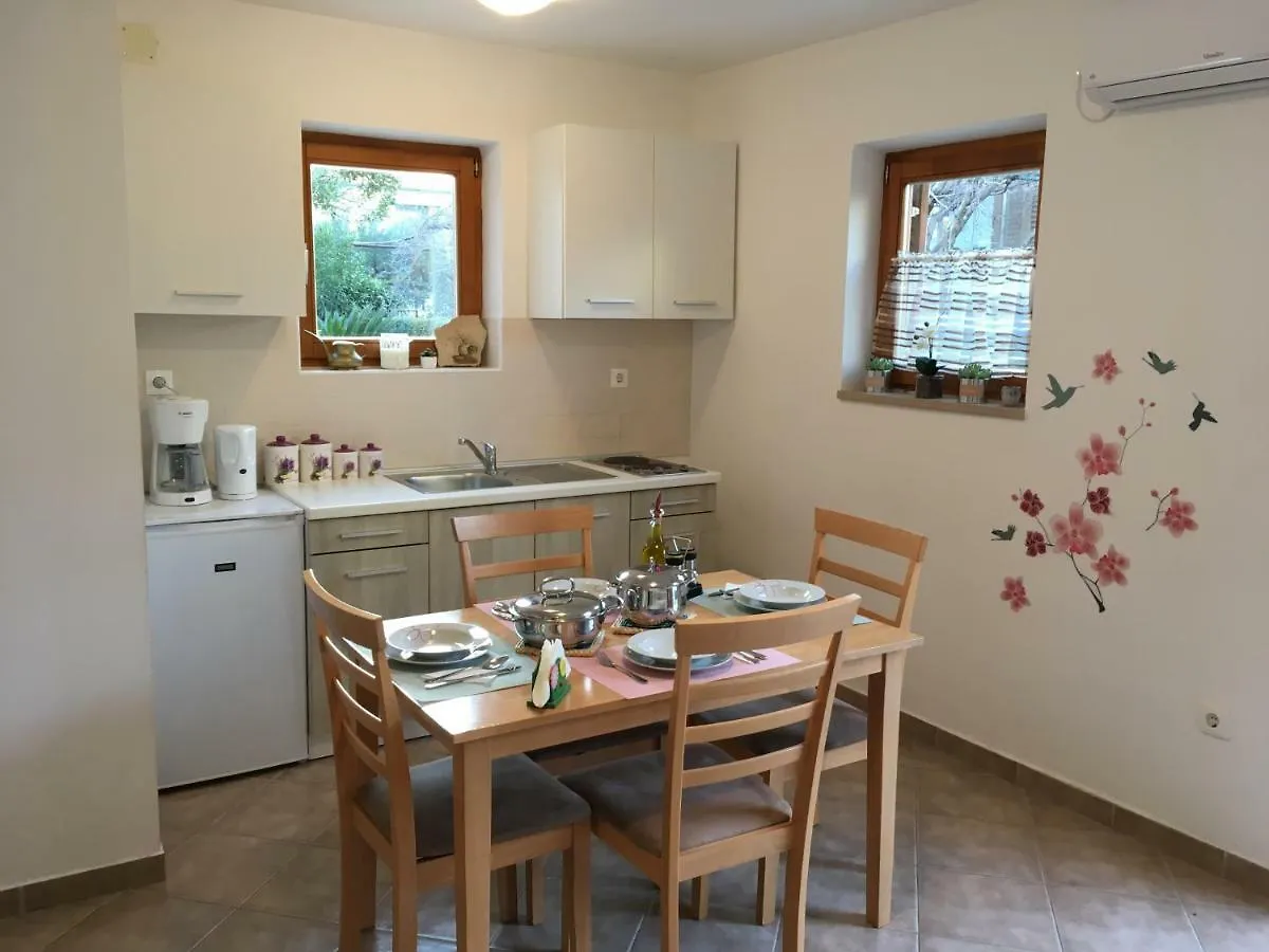 Croatian Home Apartments Zadar 0*,